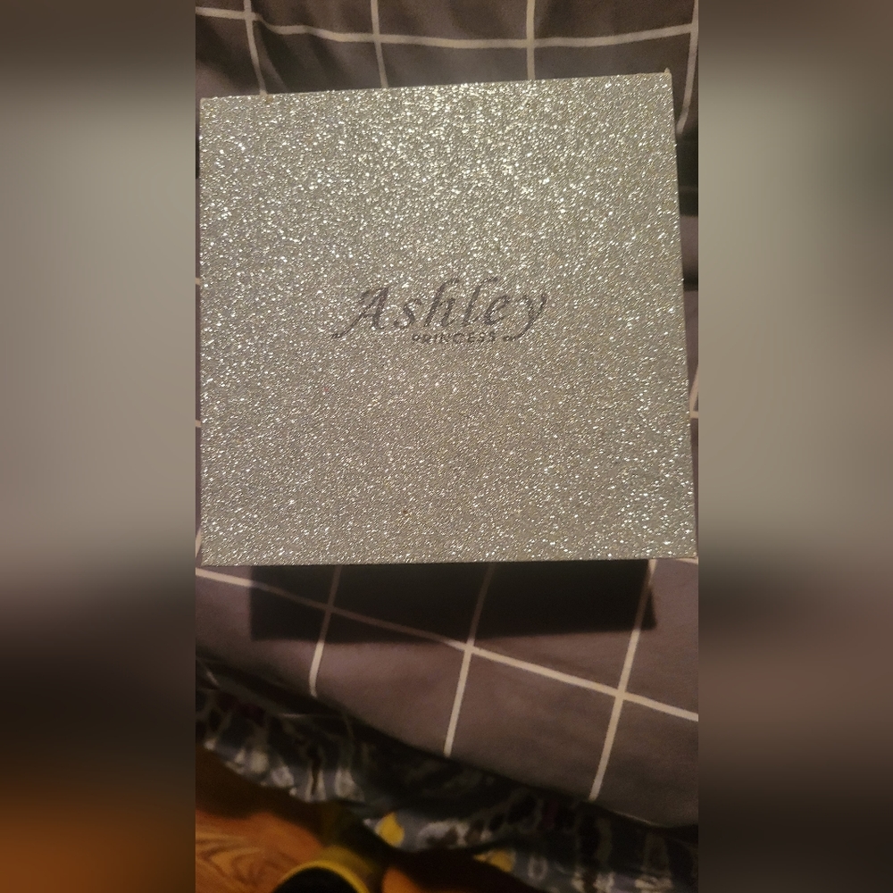 Women NEW WITHOUT TAG Watch with Jewerly